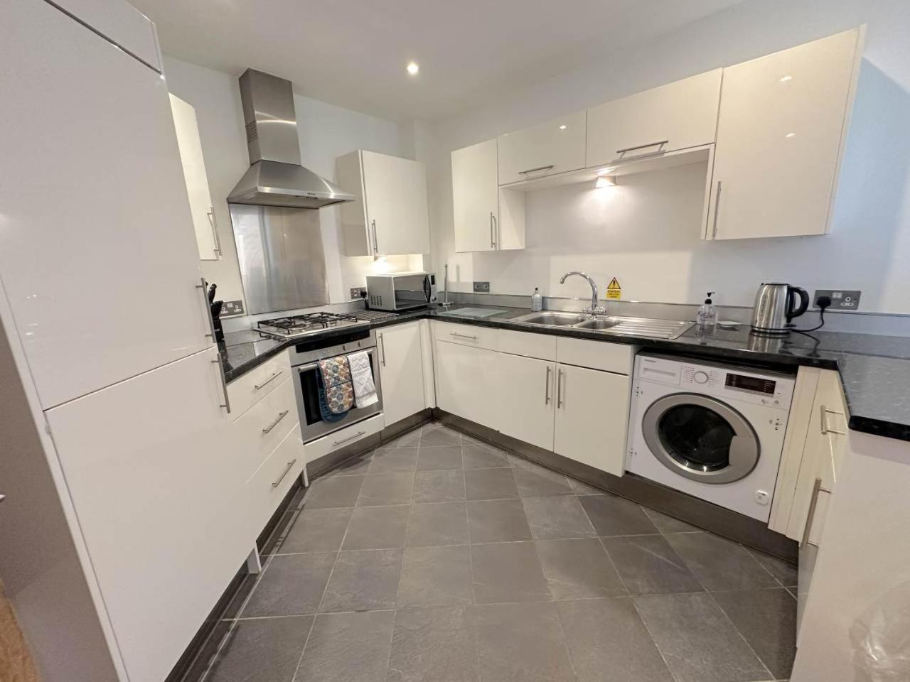 Parc Y Bryn Serviced Apartments آبيريستويث المظهر الخارجي الصورة