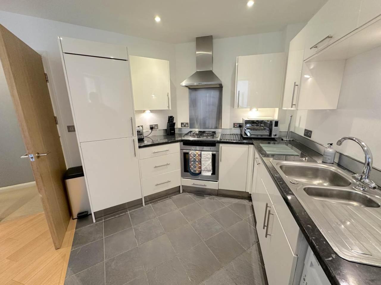 Parc Y Bryn Serviced Apartments آبيريستويث المظهر الخارجي الصورة