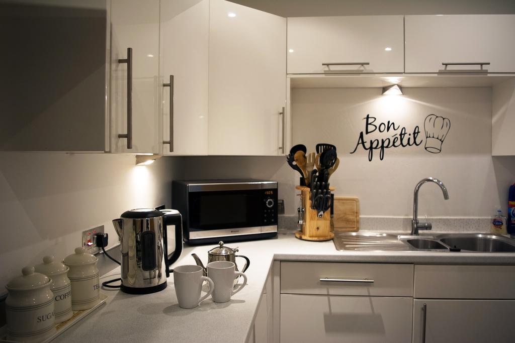 Parc Y Bryn Serviced Apartments آبيريستويث الغرفة الصورة
